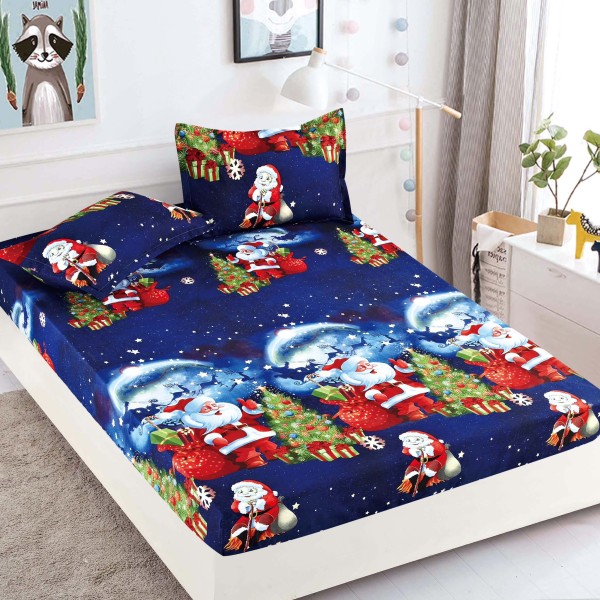 Set Cearșaf cu Elastic din Bumbac Finet 180x200 cm + 2 Fețe de Pernă – Crăciun cu Moș Crăciun, Albastru Închis, LTC-047 Set Cearșaf cu Elastic din Bumbac Finet 180x200 cm + 2 Fețe de Pernă – Crăciun cu Moș Crăciun, Albastru Închis, LTC-047