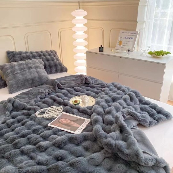 Patura CoCoLiNo Pufoasa din Blanita artificiala de iepure, 200x230 cm, Gri inchis, PCI-018