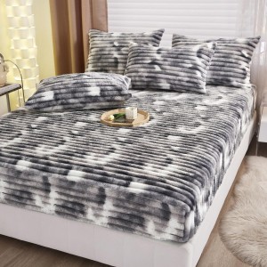 Cearșaf cu Elastic 180x200 din Blăniță de Iepure + 2 Fețe de Pernă – Gri cu Alb, Model în Dungi, HP-011
