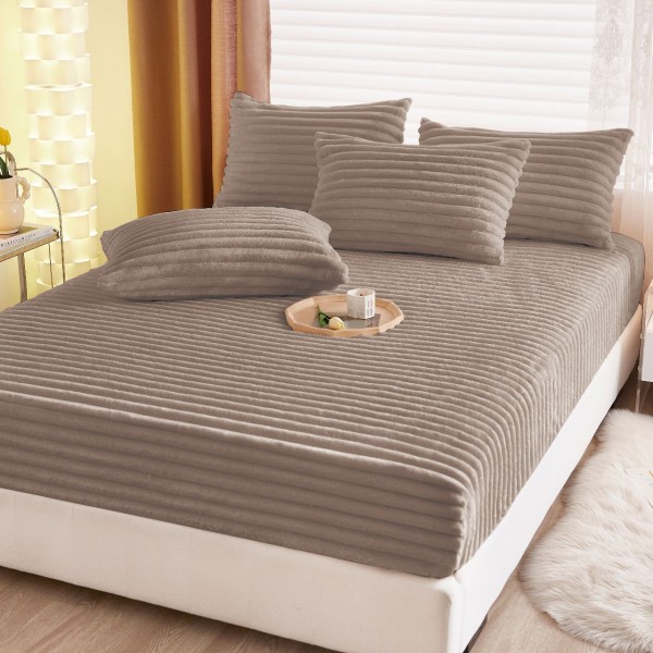 Cearșaf cu Elastic 180x200 din Blăniță de Iepure + 2 Fețe de Pernă – Bej, Model în Dungi, HP-001