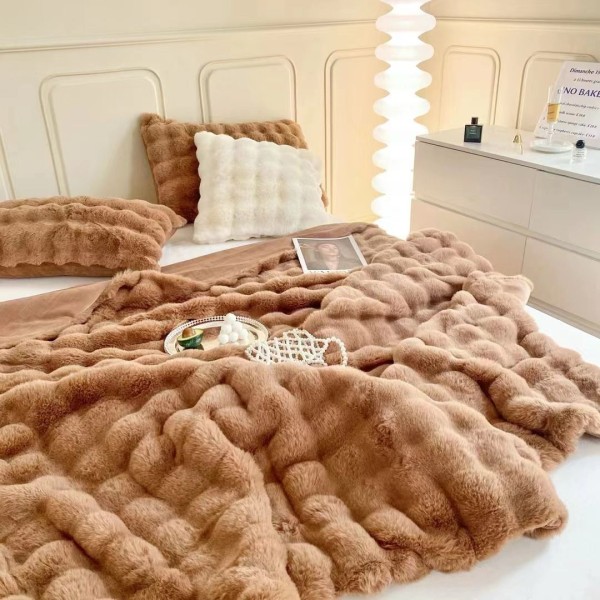 Patura CoCoLiNo Pufoasa din Blanita artificiala de iepure, 200x230 cm, Maro, PCI-014