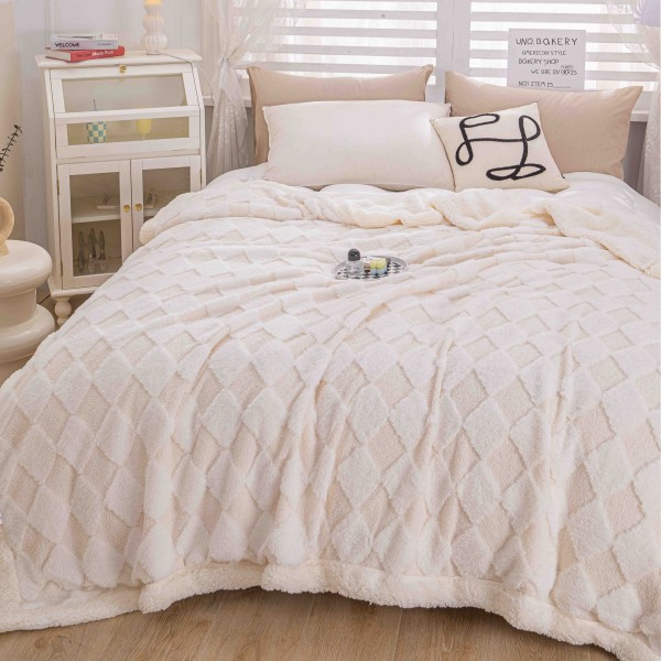 Pătură Cocolino cu blăniță 200x230 cm – moale, călduroasă și premium - Crem, model romburi, PBC-041