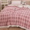 Pătură Cocolino cu blăniță 200x230 cm – moale, călduroasă și premium - Roz, model romburi, PBC-047